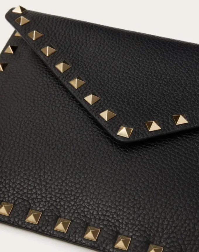 Pochette Rockstud en cuir de veau grainé Pochette Rockstud en cuir de veau grainé