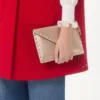 Pochette Rockstud en cuir de veau grainé laminé Pochette Rockstud en cuir de veau grainé laminé