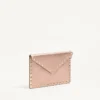 Pochette Rockstud en cuir de veau grainé laminé Pochette Rockstud en cuir de veau grainé laminé