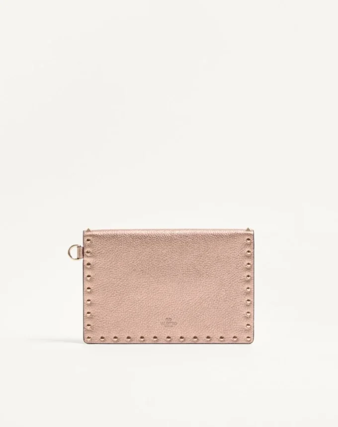 Pochette Rockstud en cuir de veau grainé laminé Pochette Rockstud en cuir de veau grainé laminé