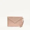 Pochette Rockstud en cuir de veau grainé laminé Pochette Rockstud en cuir de veau grainé laminé