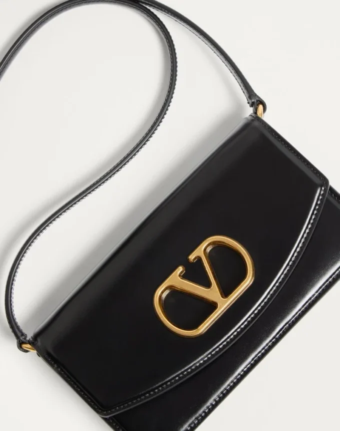 Pochette Valentino Garavani Vain en cuir de veau brillant Pochette Valentino Garavani Vain en cuir de veau brillant