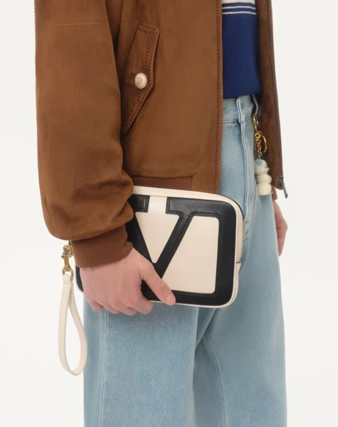 Pochette Valentino Garavani Viva Superstar en cuir nappa Pochette Valentino Garavani Viva Superstar en cuir nappa