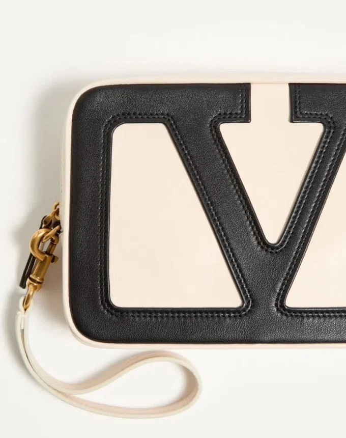 Pochette Valentino Garavani Viva Superstar en cuir nappa Pochette Valentino Garavani Viva Superstar en cuir nappa