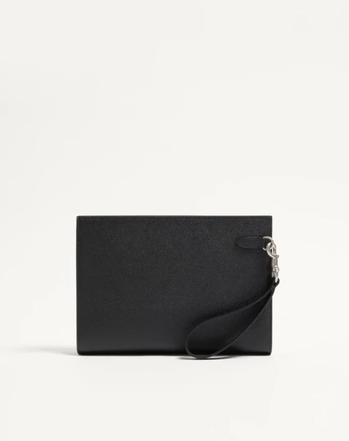Pochette Valentino Garavani Vlogo Signature en cuir de veau grainé Pochette Valentino Garavani Vlogo Signature en cuir de veau grainé