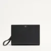 Pochette Valentino Garavani Vlogo Signature en cuir de veau grainé Pochette Valentino Garavani Vlogo Signature en cuir de veau grainé