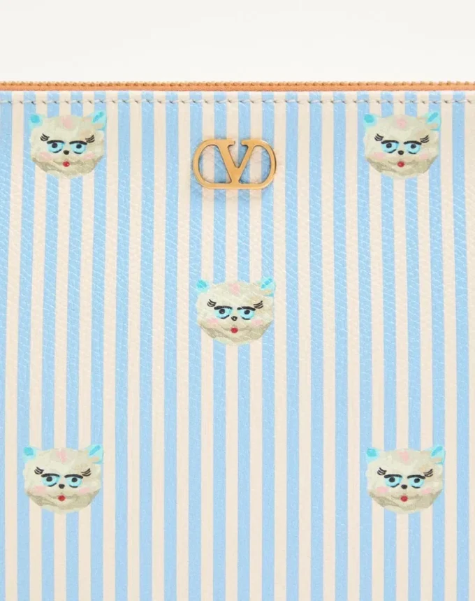 Pochette Valentino Garavani VLogo Signature en cuir de veau grainé avec imprimé Le Chat de la Maison Pochette Valentino Garavani VLogo Signature en cuir de veau grainé avec imprimé Le Chat de la Maison