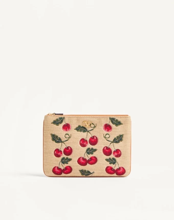 Pochette Vlogo Signature en raphia jacquard avec motif Cherryfic Pochette Vlogo Signature en raphia jacquard avec motif Cherryfic