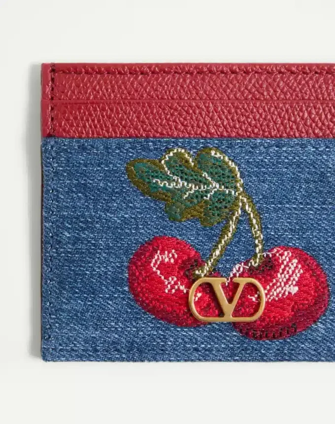 Porte-cartes en denim Vlogo Signature avec broderie Cherryfic Porte-cartes en denim Vlogo Signature avec broderie Cherryfic