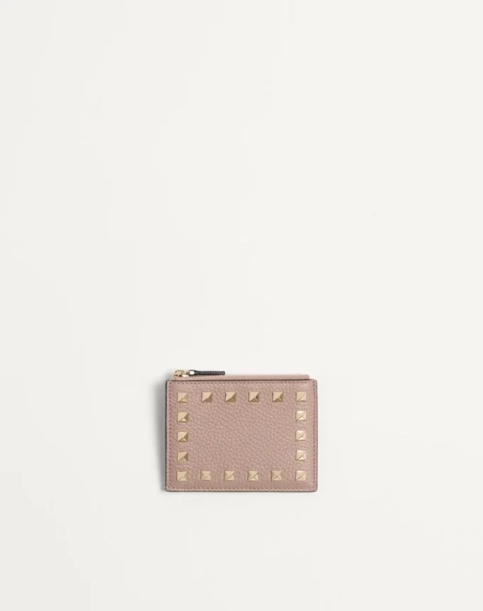 Porte-cartes Rockstud en cuir de veau grainé avec fermeture à glissière Porte-cartes Rockstud en cuir de veau grainé avec fermeture à glissière