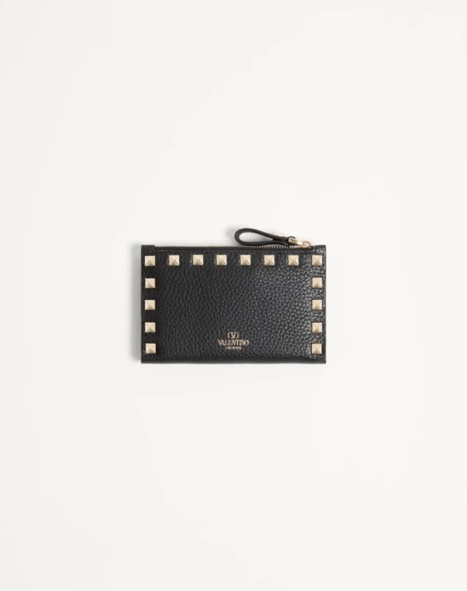 Porte-cartes Rockstud en cuir de veau grainé avec fermeture à glissière Porte-cartes Rockstud en cuir de veau grainé avec fermeture à glissière