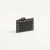 Porte-cartes Rockstud en cuir de veau grainé avec fermeture à glissière Porte-cartes Rockstud en cuir de veau grainé avec fermeture à glissière