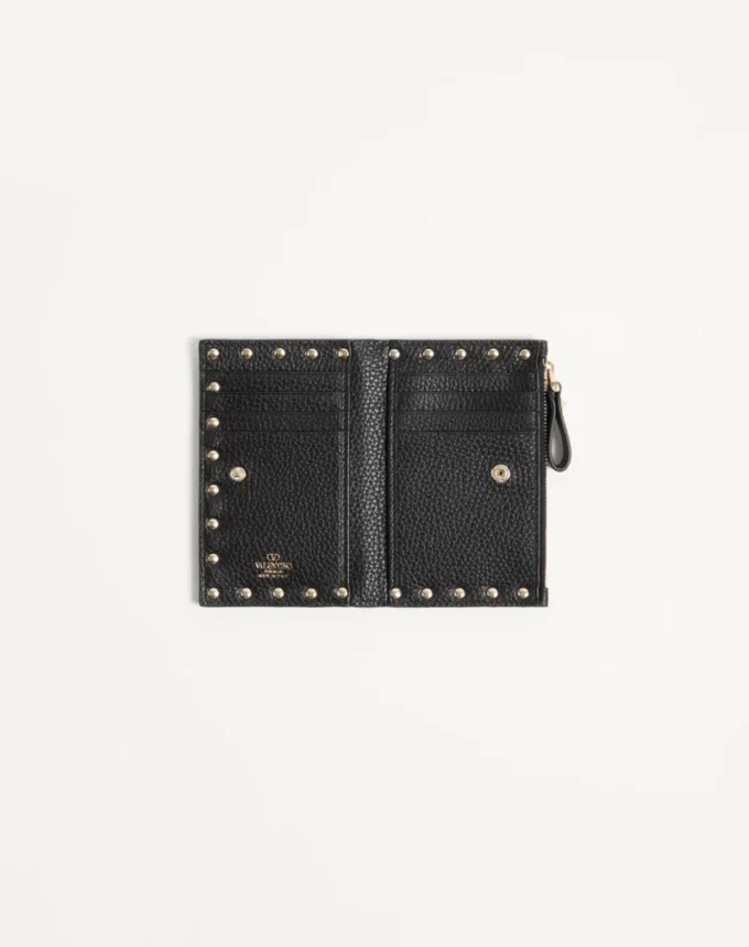 Porte-cartes Rockstud en cuir de veau grainé avec fermeture à glissière Porte-cartes Rockstud en cuir de veau grainé avec fermeture à glissière