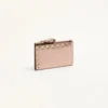 Porte-cartes Rockstud en cuir de veau grainé laminé avec fermeture à glissière Porte-cartes Rockstud en cuir de veau grainé laminé avec fermeture à glissière