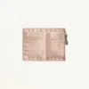 Porte-cartes Rockstud en cuir de veau grainé laminé avec fermeture à glissière Porte-cartes Rockstud en cuir de veau grainé laminé avec fermeture à glissière