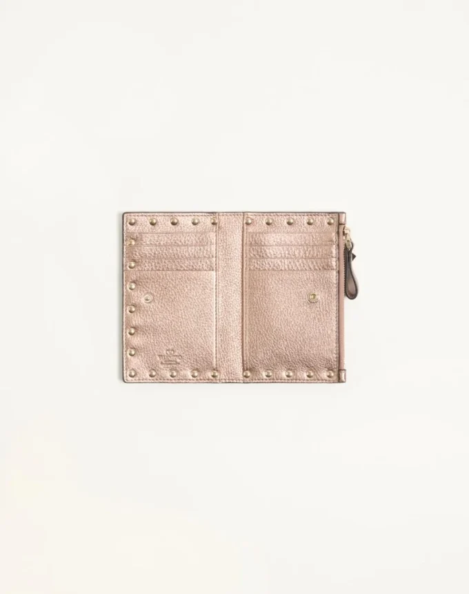 Porte-cartes Rockstud en cuir de veau grainé laminé avec fermeture à glissière Porte-cartes Rockstud en cuir de veau grainé laminé avec fermeture à glissière