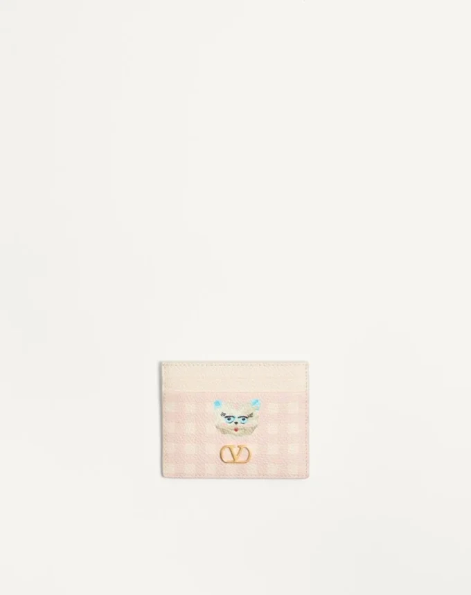 Porte-cartes Vlogo Signature Le Chat De La Maison en cuir de veau grainé Porte-cartes Vlogo Signature Le Chat De La Maison en cuir de veau grainé