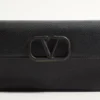 Portefeuille en cuir de veau grainé avec chaîne Vlogo Signature Portefeuille en cuir de veau grainé avec chaîne Vlogo Signature