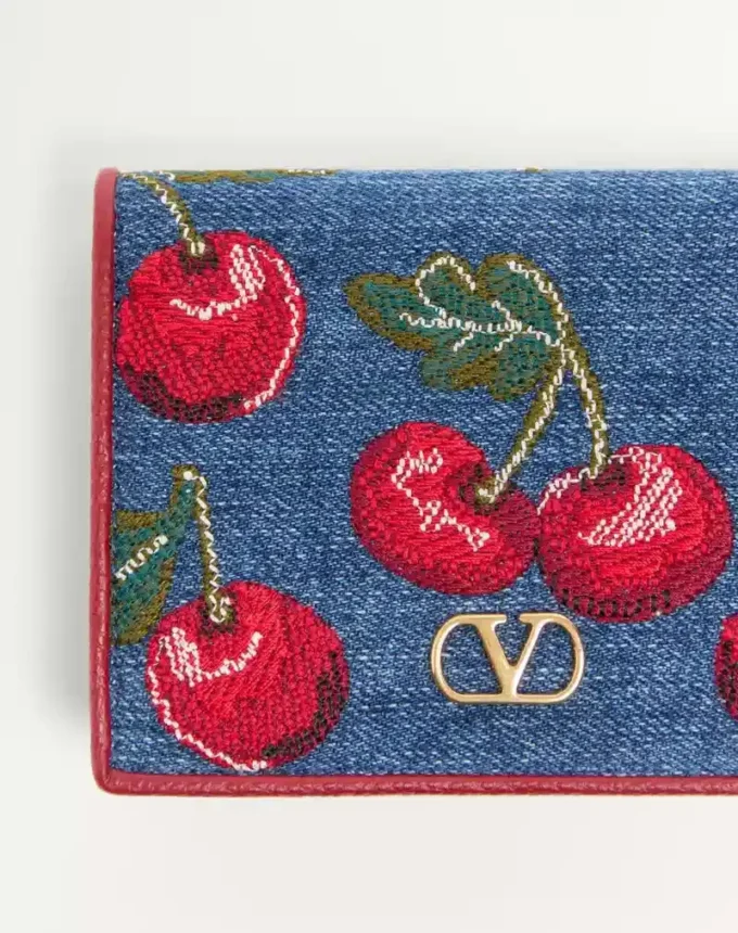 Portefeuille en denim Vlogo Signature avec broderie Cherryfic Portefeuille en denim Vlogo Signature avec broderie Cherryfic