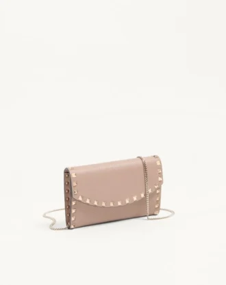 Portefeuille Rockstud avec chaîne en cuir de veau grainé