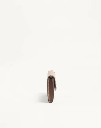 Portefeuille Rockstud avec chaîne en cuir de veau grainé