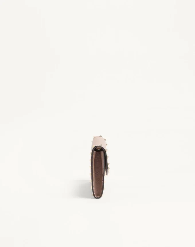 Portefeuille Rockstud avec chaîne en cuir de veau grainé Portefeuille Rockstud avec chaîne en cuir de veau grainé