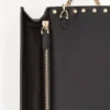 Portefeuille Rockstud avec chaîne en cuir de veau grainé Portefeuille Rockstud avec chaîne en cuir de veau grainé