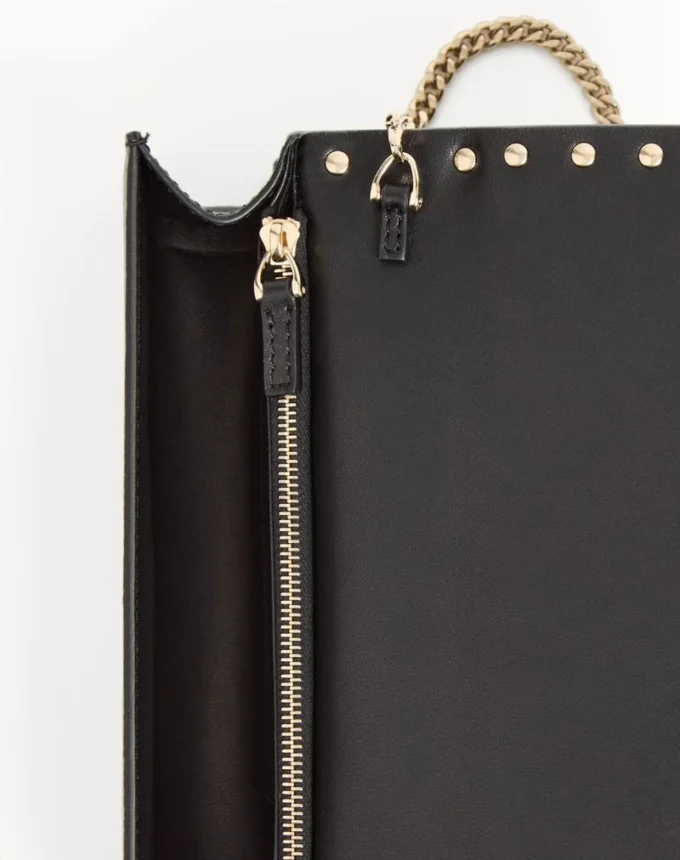 Portefeuille Rockstud avec chaîne en cuir de veau grainé Portefeuille Rockstud avec chaîne en cuir de veau grainé