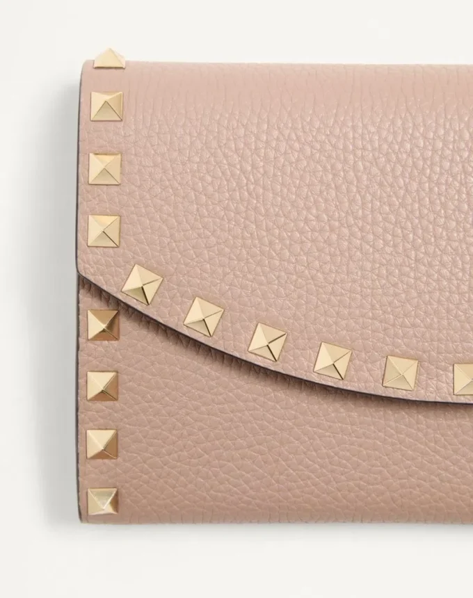 Portefeuille Rockstud avec chaîne en cuir de veau grainé Portefeuille Rockstud avec chaîne en cuir de veau grainé