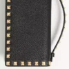Portefeuille Rockstud avec chaîne en cuir de veau grainé Portefeuille Rockstud avec chaîne en cuir de veau grainé