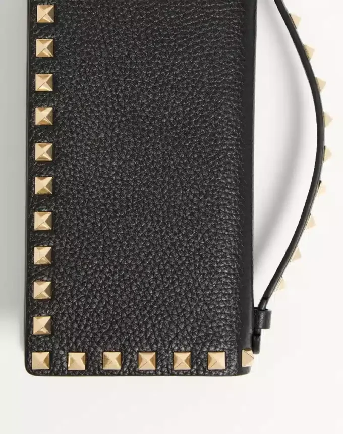 Portefeuille Rockstud avec chaîne en cuir de veau grainé Portefeuille Rockstud avec chaîne en cuir de veau grainé