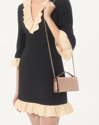 Portefeuille Rockstud en cuir de veau grainé laminé avec chaîne Portefeuille Rockstud en cuir de veau grainé laminé avec chaîne