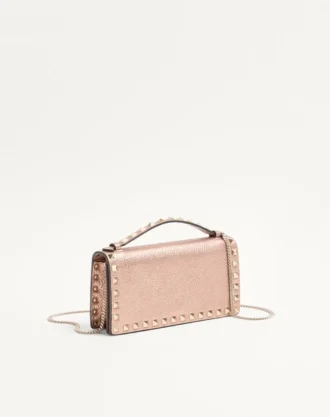 Portefeuille Rockstud en cuir de veau grainé laminé avec chaîne Portefeuille Rockstud en cuir de veau grainé laminé avec chaîne