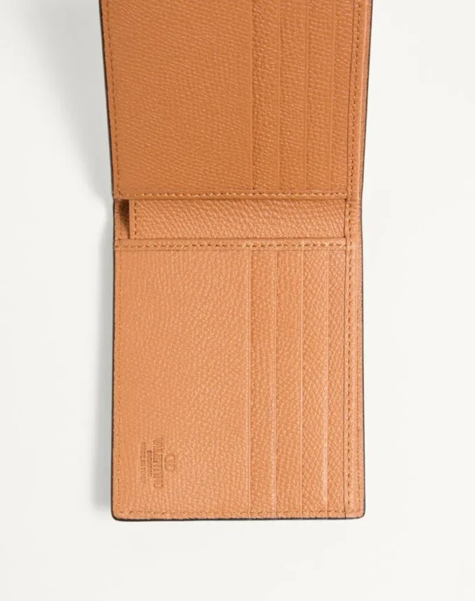 Portefeuille Valentino Garavani Vlogo Signature en cuir de veau grainé avec imprimé Le Chat De La Maison Portefeuille Valentino Garavani Vlogo Signature en cuir de veau grainé avec imprimé Le Chat De La Maison