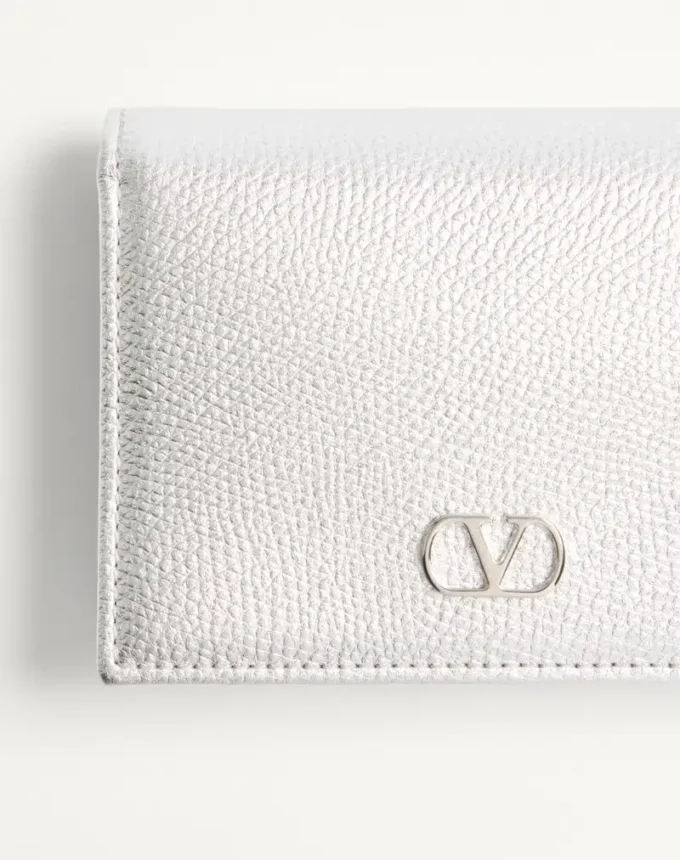 Portefeuille VLogo Signature en cuir de veau grainé laminé Portefeuille VLogo Signature en cuir de veau grainé laminé