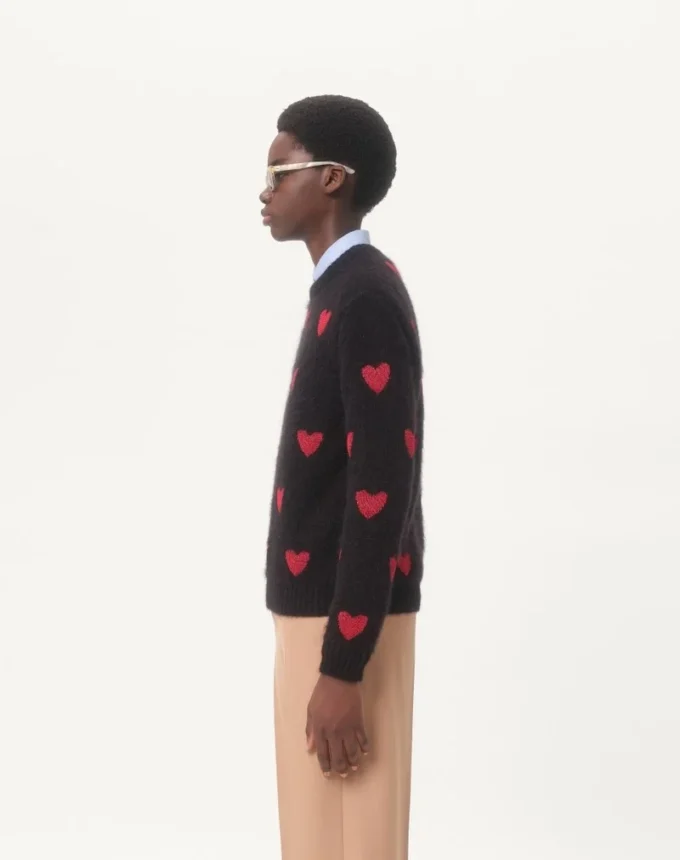 Pull en mohair et lurex avec motif jacquard en forme de cœur Pull en mohair et lurex avec motif jacquard en forme de cœur
