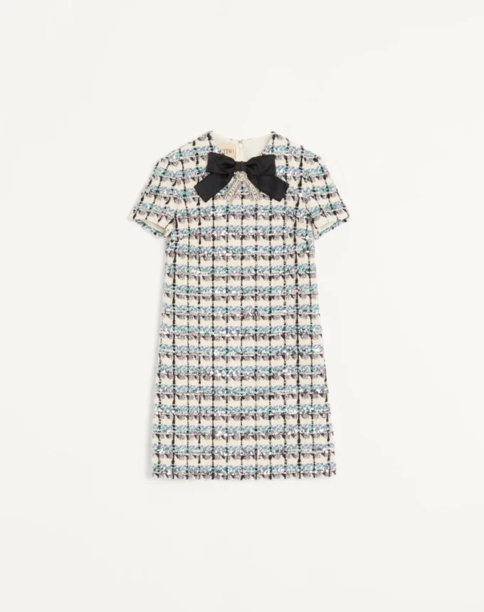 ROBE COURTE BRODÉE DE PAILLETTES EN TWEED ROBE COURTE BRODÉE DE PAILLETTES EN TWEED