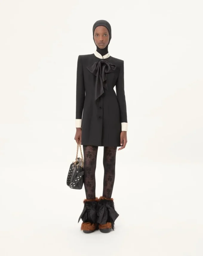 Robe courte en crêpe couture Robe courte en crêpe couture