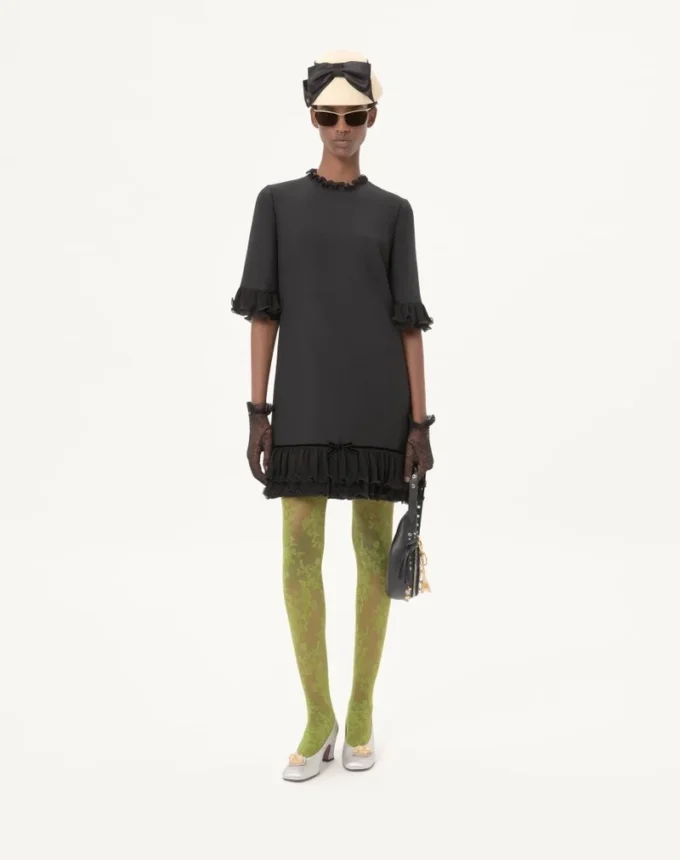 Robe courte en crêpe couture Robe courte en crêpe couture