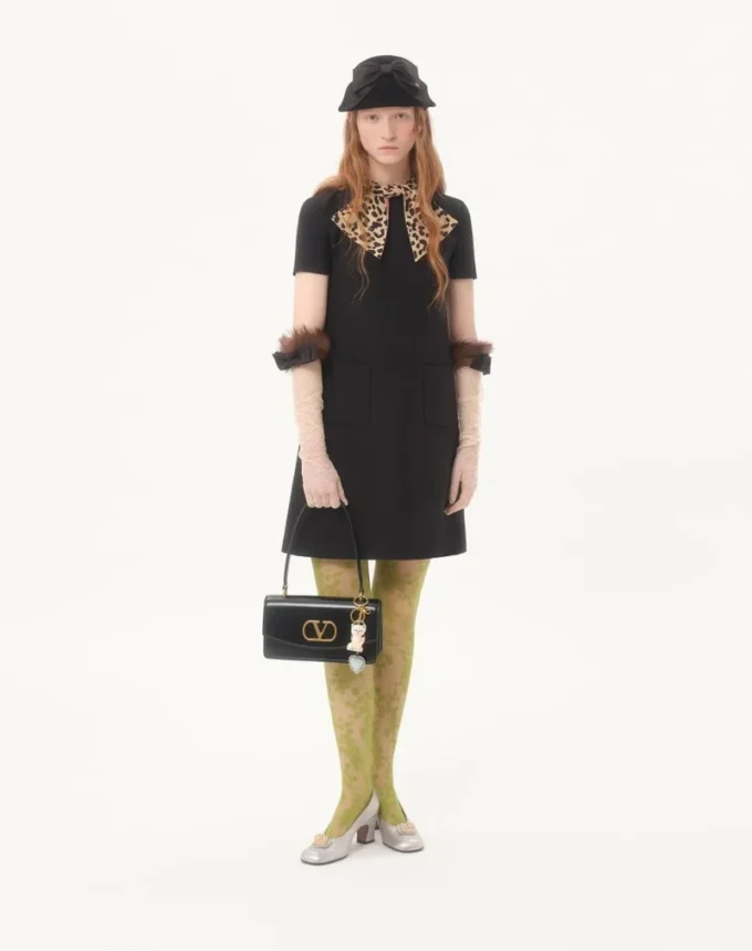 Robe courte en crêpe couture Robe courte en crêpe couture