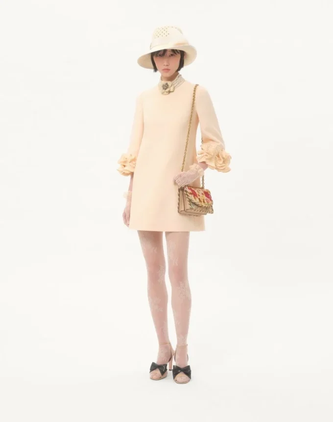 Robe courte en crêpe couture Robe courte en crêpe couture