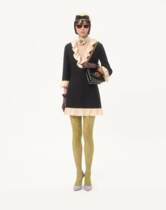 Robe courte en crêpe couture