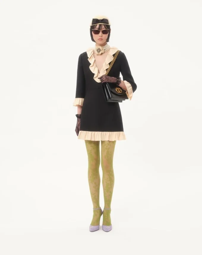 Robe courte en crêpe couture Robe courte en crêpe couture