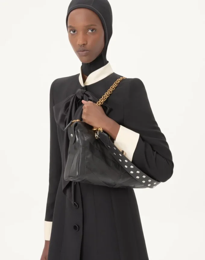 Robe courte en crêpe couture Robe courte en crêpe couture