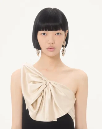 Robe courte en crêpe couture