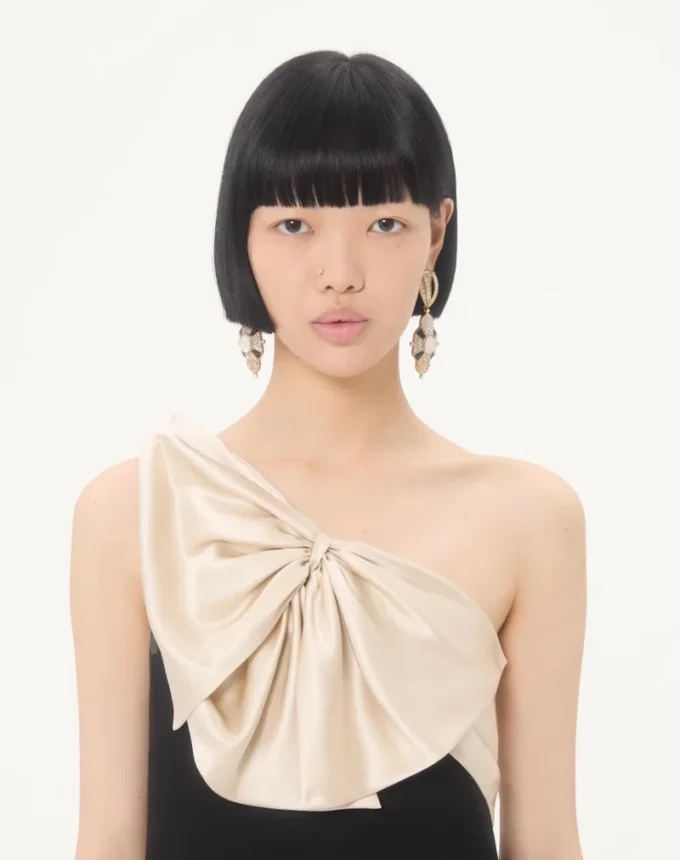 Robe courte en crêpe couture Robe courte en crêpe couture