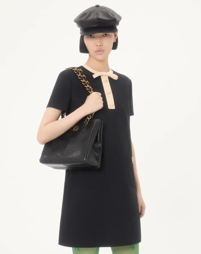 Robe courte en crêpe couture Robe courte en crêpe couture