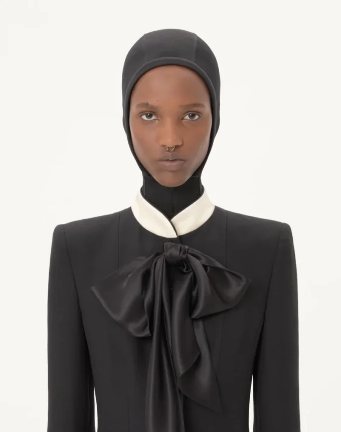 Robe courte en crêpe couture Robe courte en crêpe couture