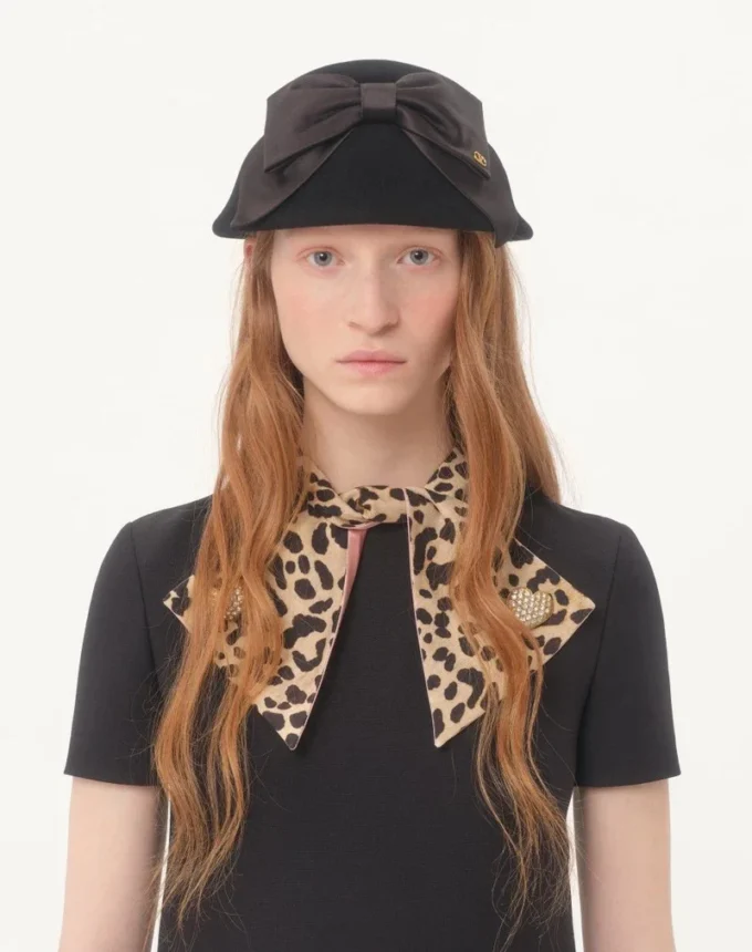 Robe courte en crêpe couture Robe courte en crêpe couture