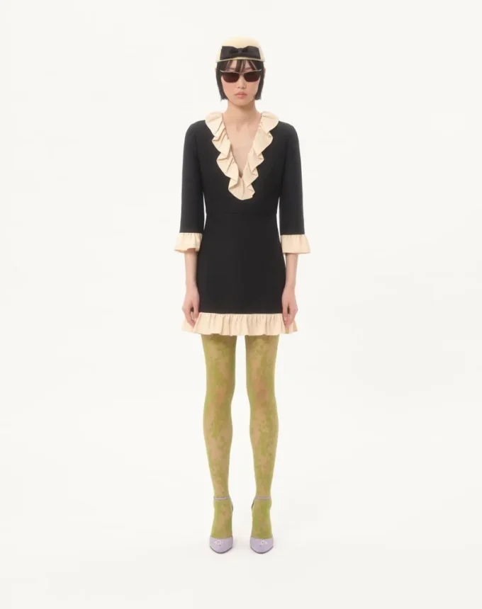 Robe courte en crêpe couture Robe courte en crêpe couture